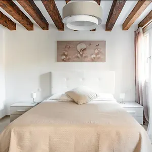 palazzina-san-polo-2151.hotelinveneto.com/