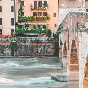 suite-ponte-pietra.hotelinveneto.com/